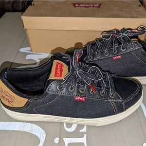 New in the box Men's Levis size 8 tennis shoes